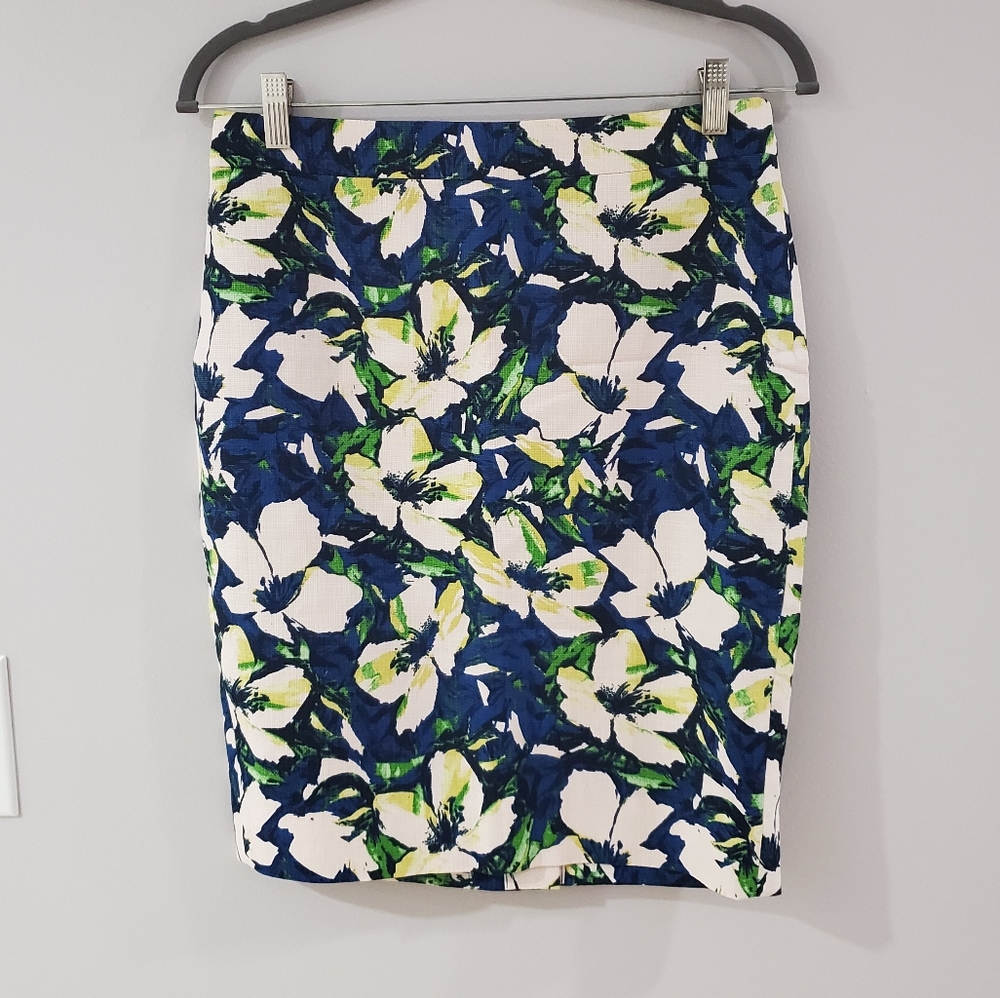 J.CREW FACTORY Basketweave Cotton Pencil Skirt in Floral Botanical Print - Picture 2 of 4
